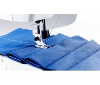 Cucire strati e tessuti spessi? Con Sapphire 930 si può! Cucire strati e tessuti spessi? Con Sapphire 930 si può!